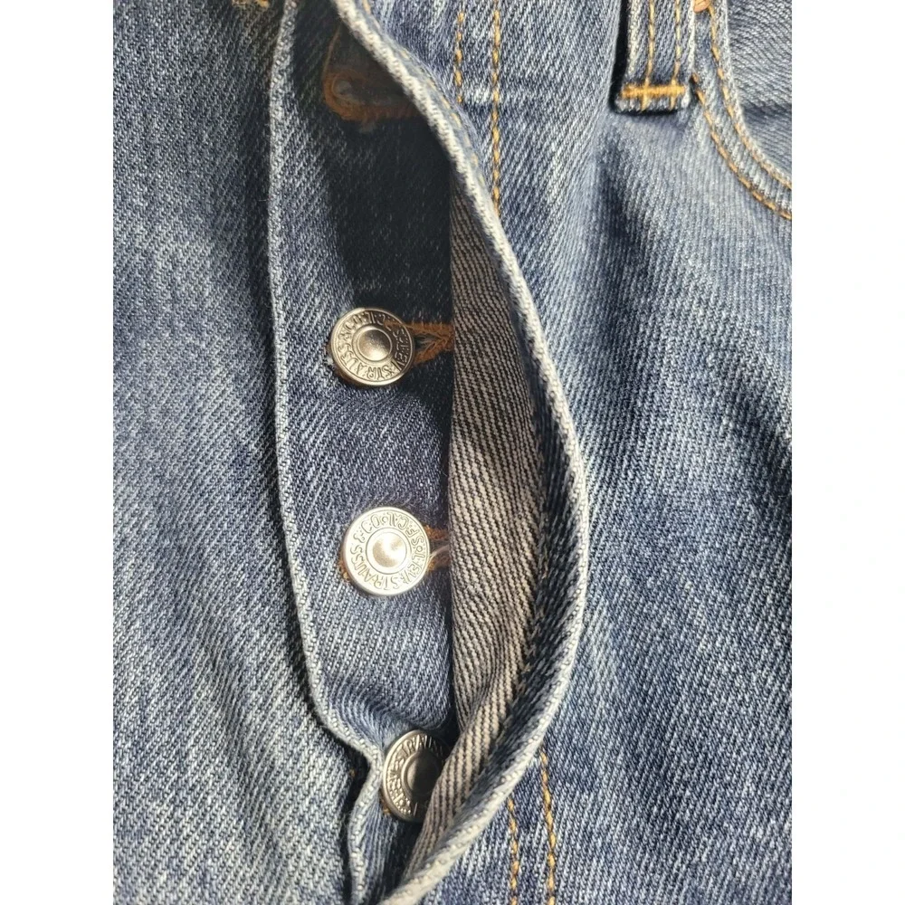 Levis 501 Jeans Mens 32x34 Blue Denim Straight Leg Button Fly Medium‎ Wash